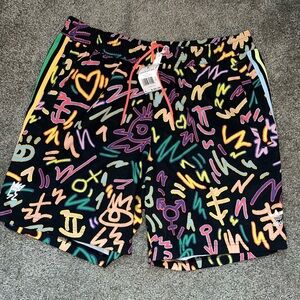 Adidas loveuni aop woven shorts ; Graffiti Full Print Sports Shorts Black HC3087